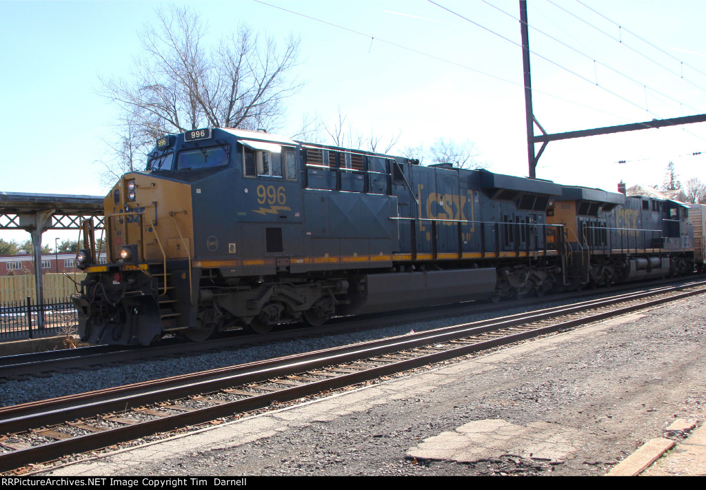 CSX 996, 993 on I032